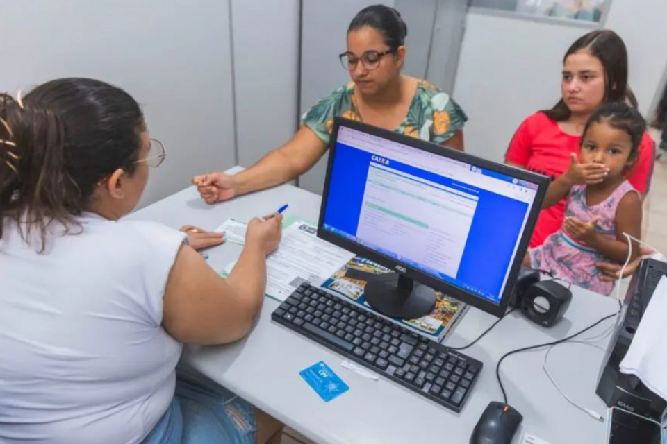 Seds abre processo seletivo para psicólogos e assistentes sociais com salários de R$ 6,1 mil