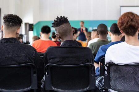 Goiás é um dos dez estados com mais alunos trans em escolas públicas Dossiê mostra registro de alunos com nome social em 14 estados e no DF