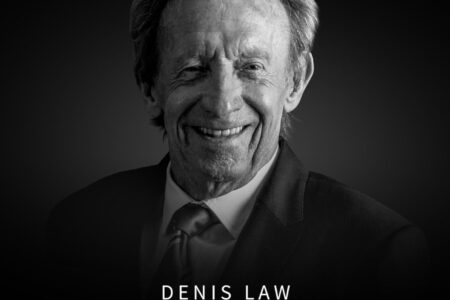 Morre Denis Law, último membro vivo da 'tríade sagrada' do Manchester United