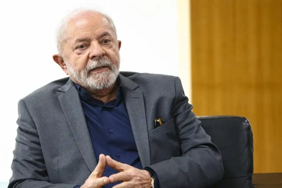 Lula sugere incluir mentiras de Bolsonaro e 'golpe' de Temer em galeria do Planalto