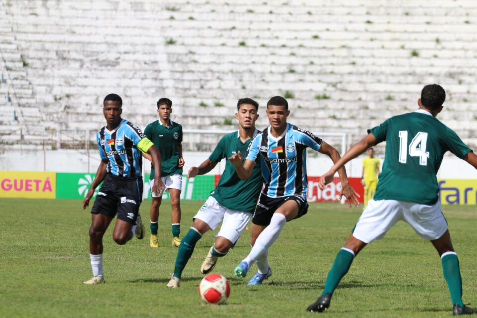 Grêmio supera Goiás
