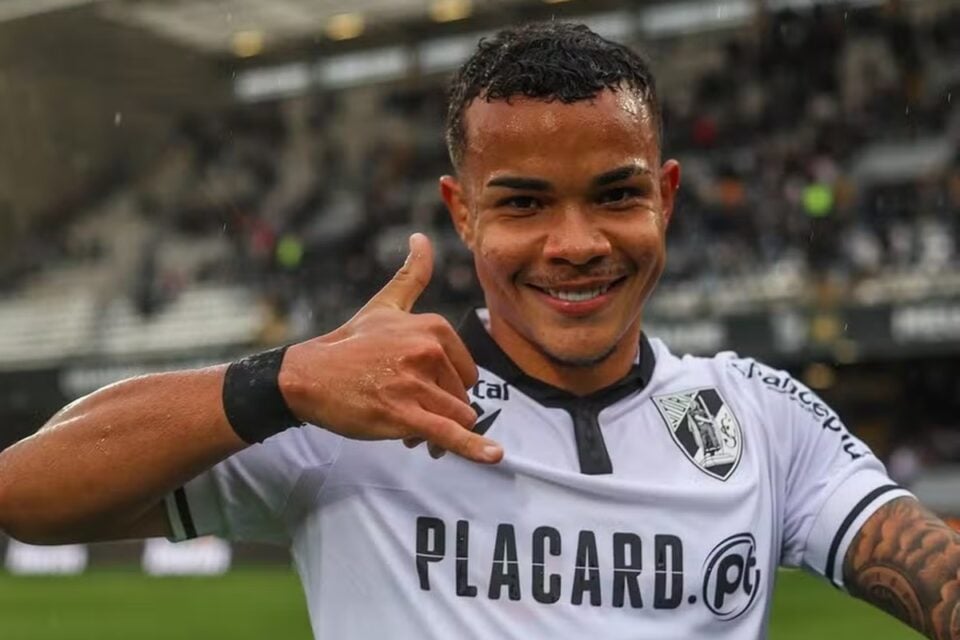 Kaio Cesar com a camisa do Vitória de Guimarães