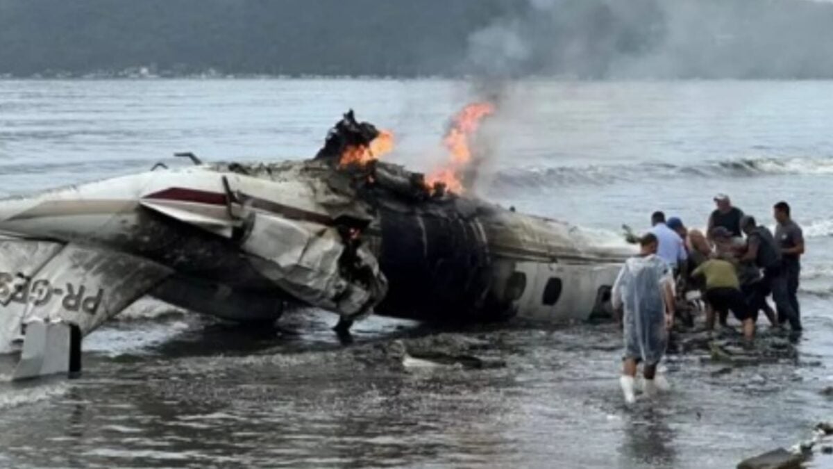 Confirmada morte de piloto de avião que caiu em praia de Ubatuba (Foto: Reprodução)