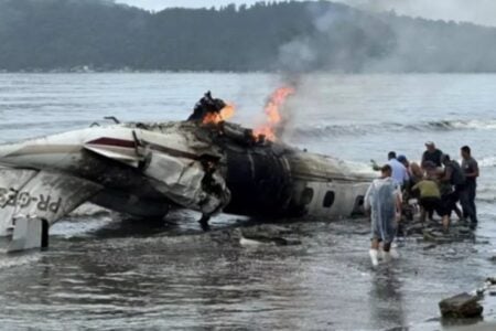 Confirmada morte de piloto de avião que caiu em praia de Ubatuba (Foto: Reprodução)