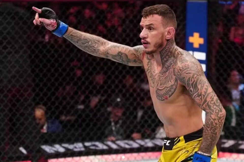 Renato Moicano durante luta no UFC