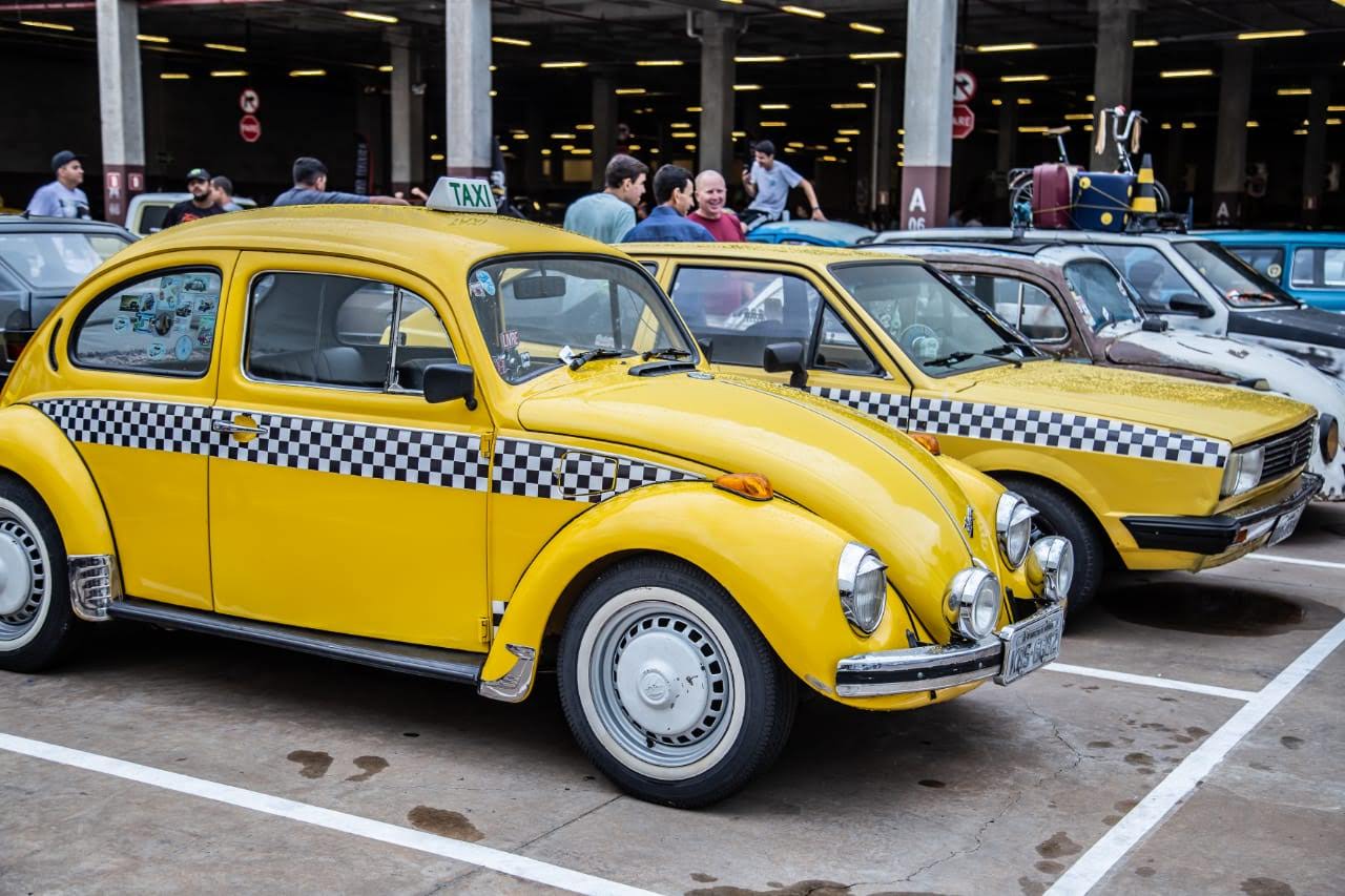 Evento em comemoração ao Dia do Fusca reúne mais de 500 veículos em Goiânia