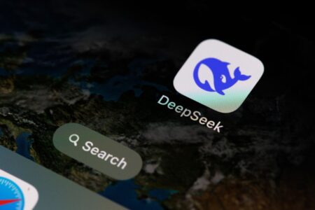 Deepseek: inteligência artificial chinesa gratuita fala português; entenda Serviço não tem limite de interações. Cuidados com privacidade