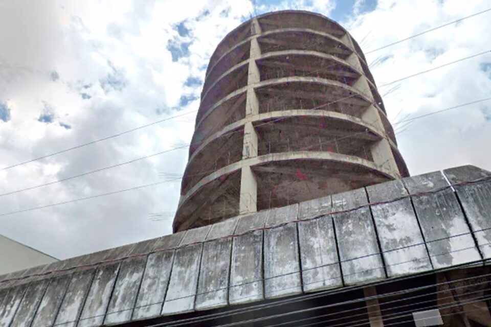 Construção inacabada no centro de Goiânia