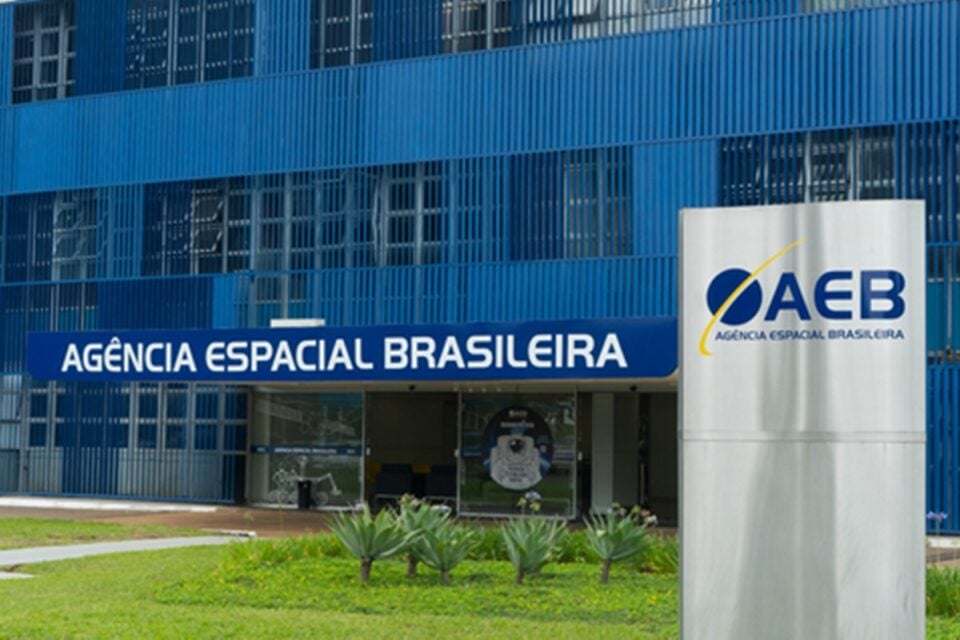 Agência Espacial Brasileira abre concurso com salários até R$ 10,8 mil