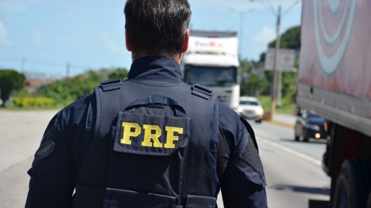 Policial em operação