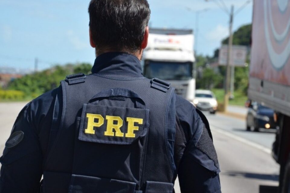 Policial em operação