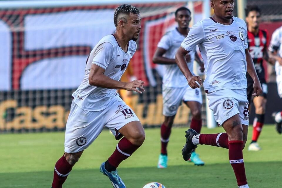 Matheus Firmino em jogo da Jacuipense