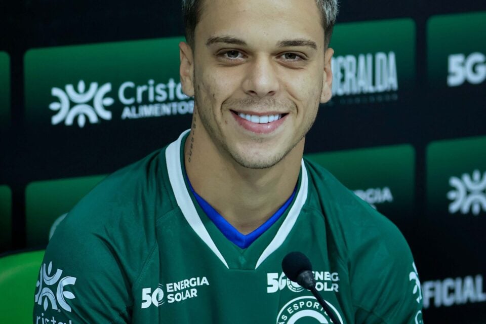 Vitinho é apresentado no Goiás