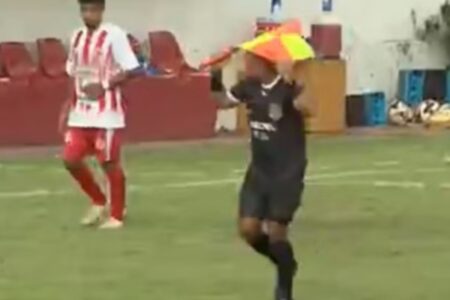 No Piauí, jogo marcado por ataque de abelhas (Foto: Reprodução)