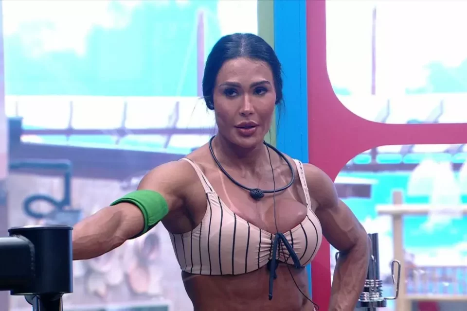 BBB 25: Gracyanne entra na Xepa, fica quase sem ovos e web reage: 'Entretenimento da semana'