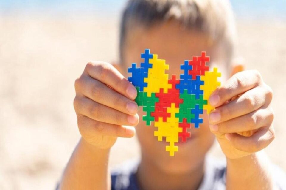 simbolo-do-autismo-1639089690398_v2_900x506 (1)
