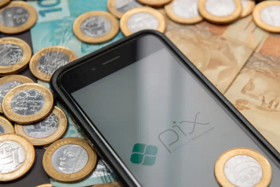 PIX continua gratuito, diz Febraban
