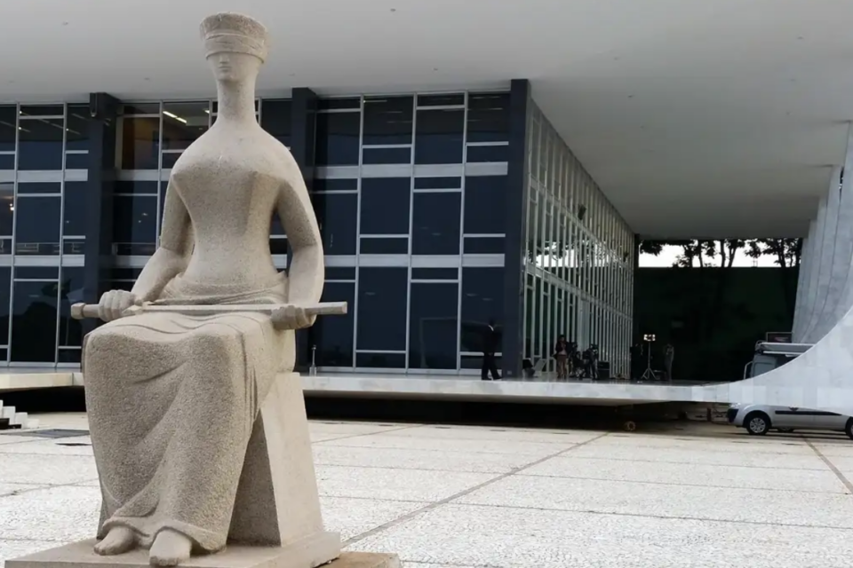 Lei Maria da Penha se estende a casais homoafetivos e mulheres trans