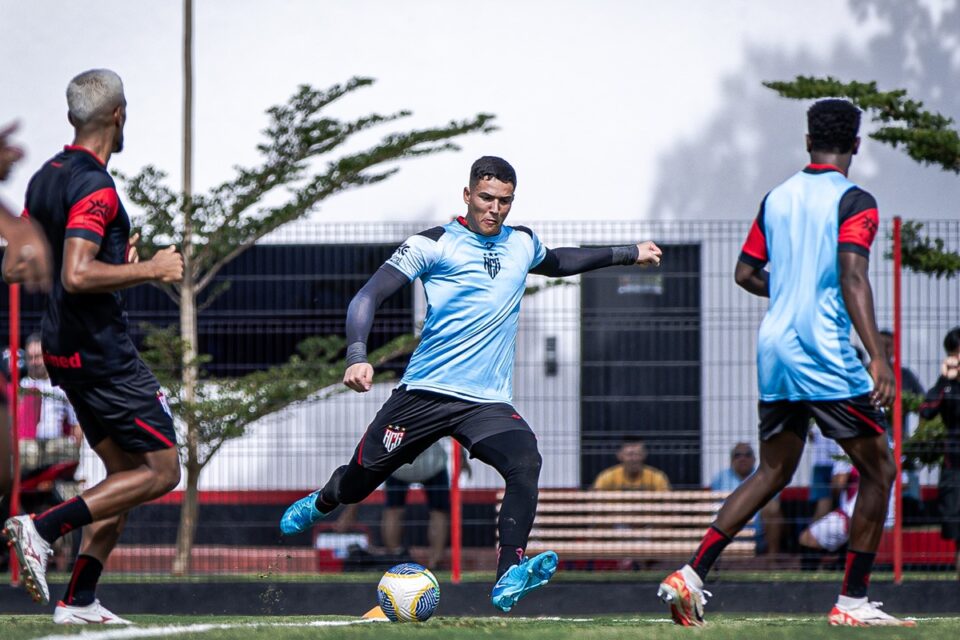 Pedro Rangel em treino no Atlético Goianiense