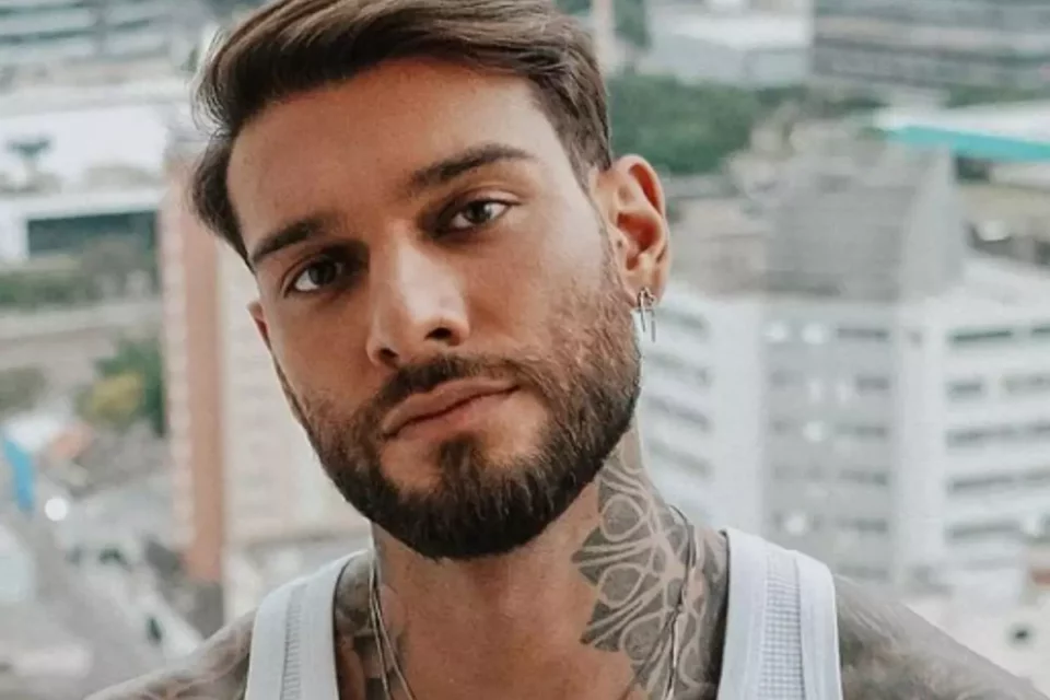 Lucas Lucco revela que namoro quase terminou após publicação de 'nude' sem querer nas redes sociais
