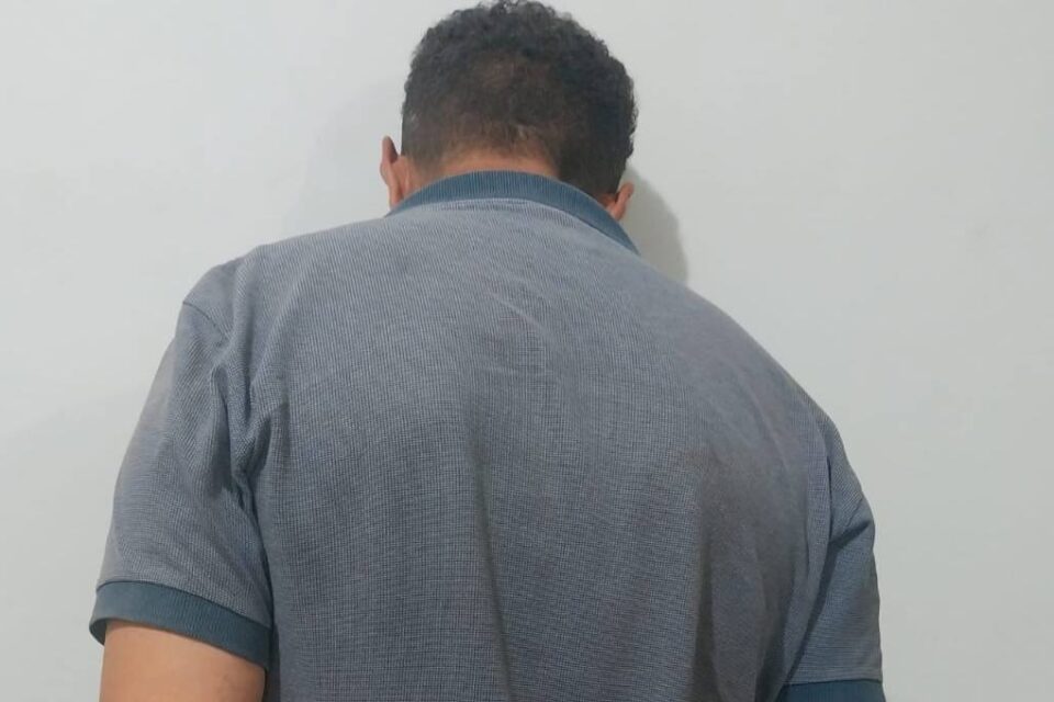 Homem foi preso em flagrante por tentar beijar adolescente em Hidrolândia (Foto: Divulgação / PMGO)