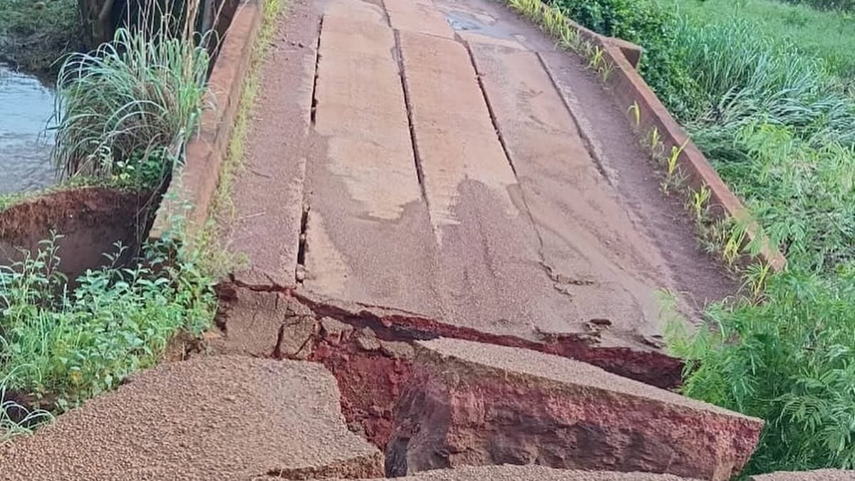 Chuva derruba ponte na GO-465, em Mineiros