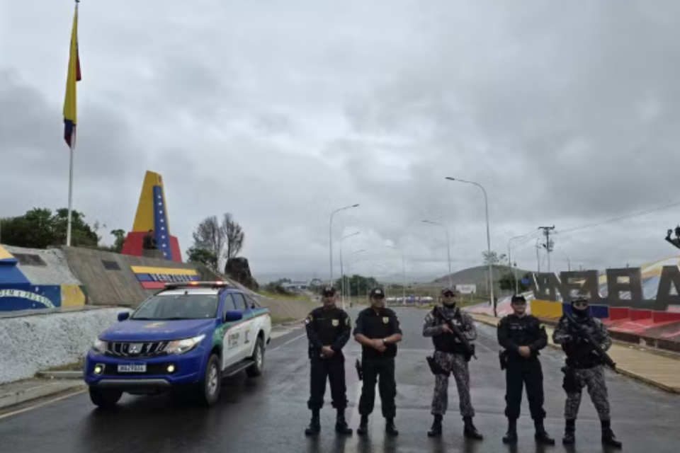 Imagem de militares na fronteira entre Brasil e Venezuela