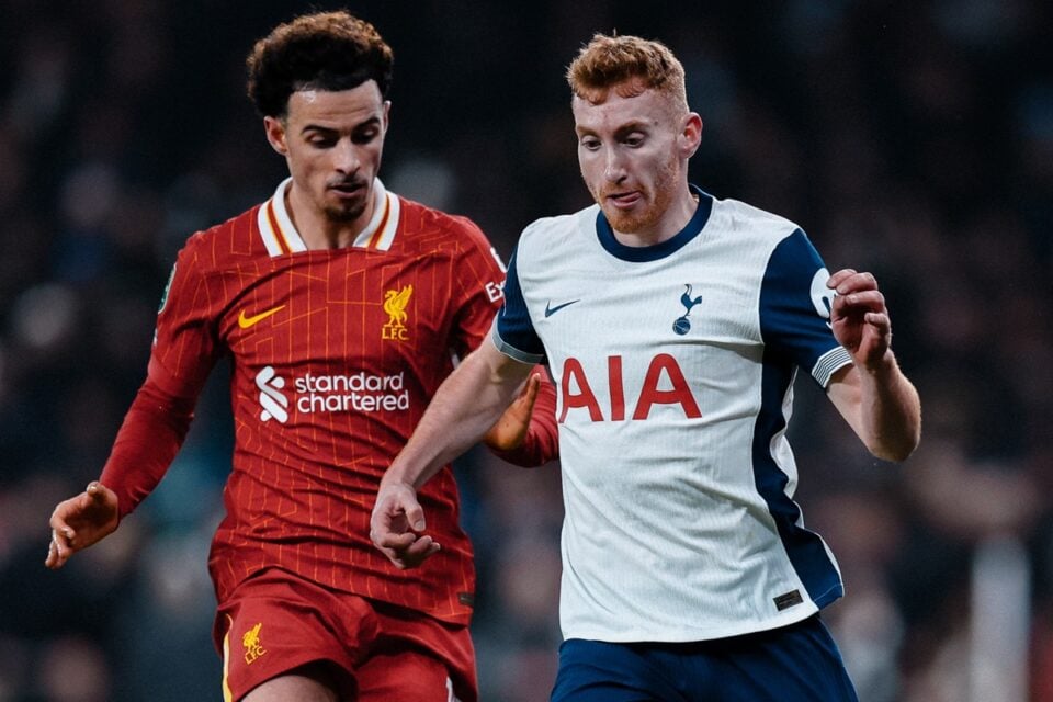Jogo entre Tottenham e Liverpool na Copa da Liga Inglesa