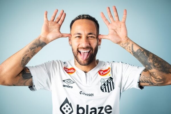 Após fala machista jogador Neymar posta filhas e versículo bíblico Versículo destaca a promessa de Cristo aos fiéis