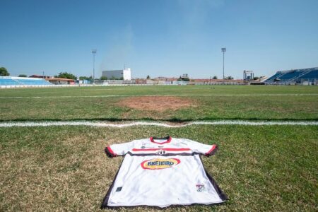 Anápolis vai ao mercado e contrata jogadores