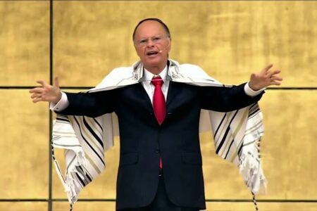 Edir Macedo sofre derrota na Justiça ao tentar censurar documentário da Netflix sobre possessão Líder da Igreja Universal do Reino de Deus