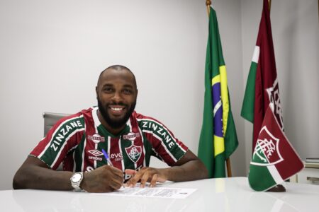 Manoel assina renovação com Fluminense