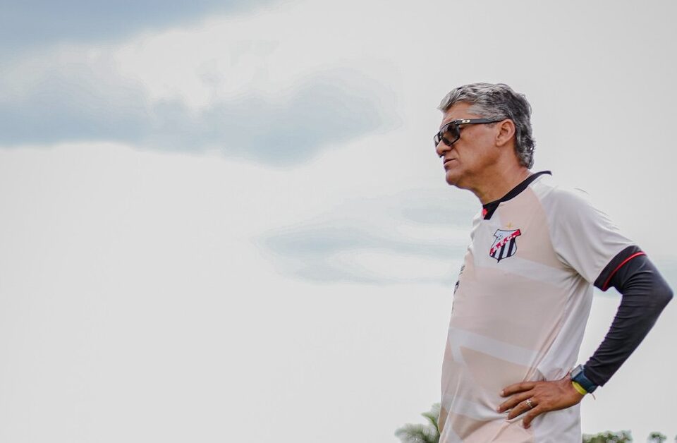 ângelo Luiz não concorda com pênalti