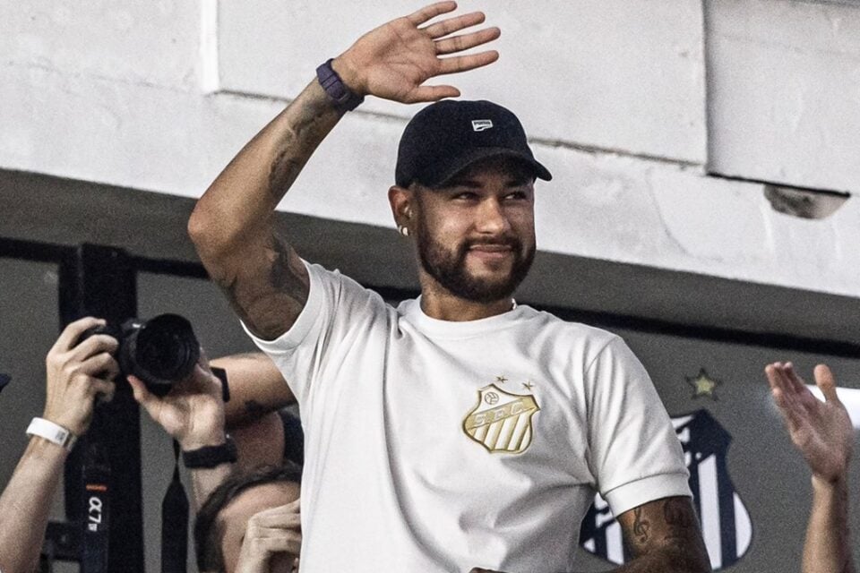 Neymar com a camisa do Santos