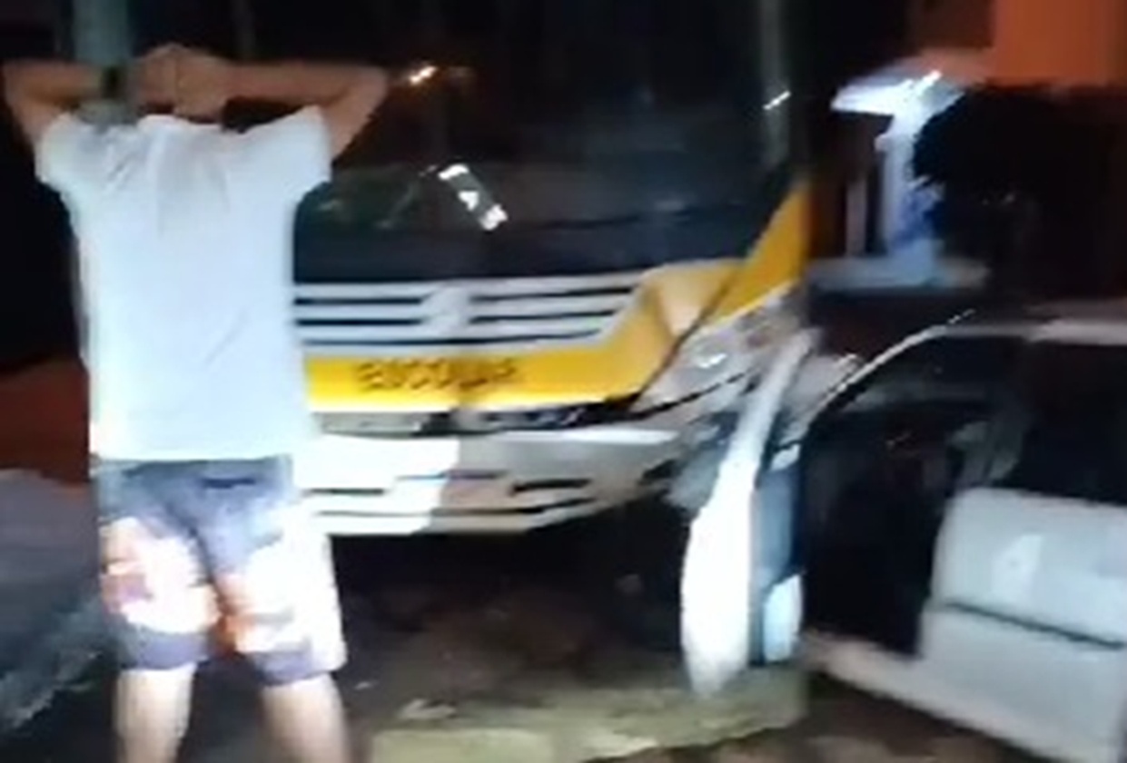 Rio Verde: motorista bêbado bate em ônibus ao tentar fugir de PMs Teste do bafômetro constatou a embriaguez