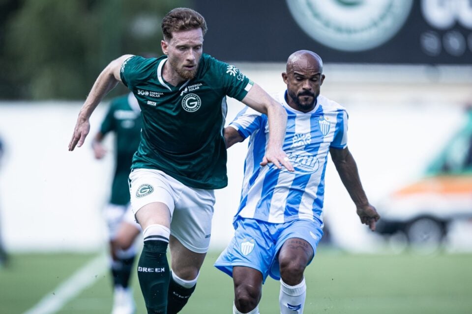 Jogo entre Goiás e Crac pelo Campeonato Goiano