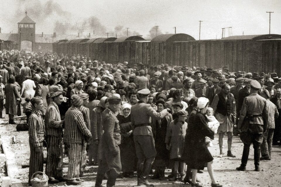 Em Auschwitz, sobreviventes pedem que o mundo não se esqueça do horror nazista