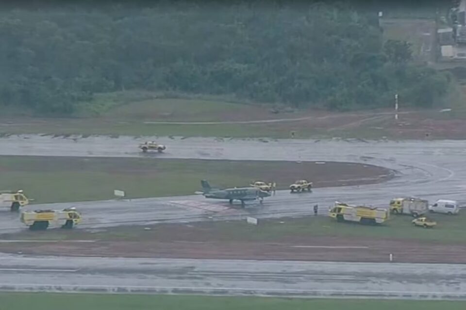Avião da FAB faz pouso de emergência em Brasília