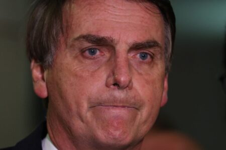Bolsonaro é denunciado sob acusação de liderar trama golpista
