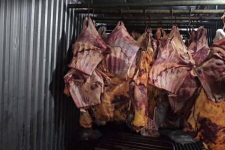 Empresa comprou e revendeu carne que ficou submersa nas enchentes do RS Comercialização teve alcance nacional
