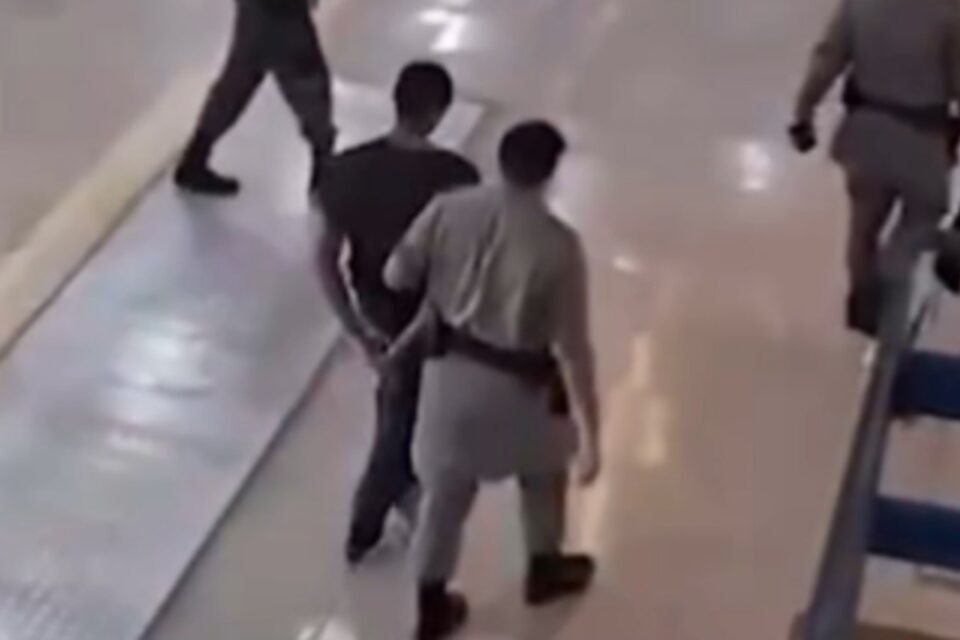 Homem invade Santa Casa de Goiânia com faca e machadinho
