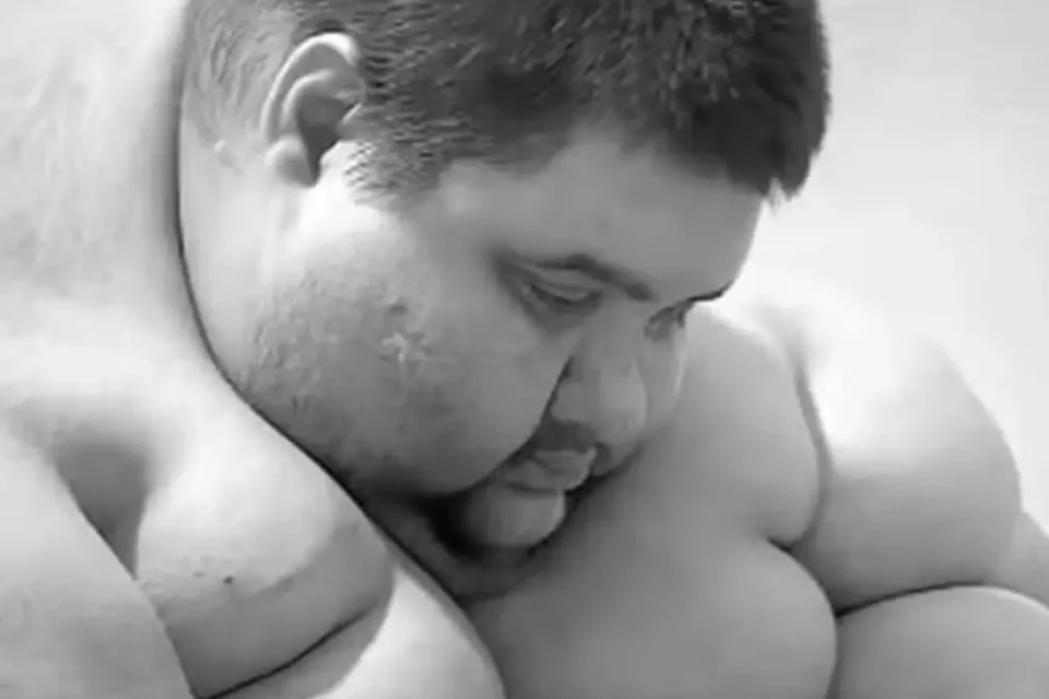 Morre influenciador que já pesou 380 kg e lutava para emagrecer