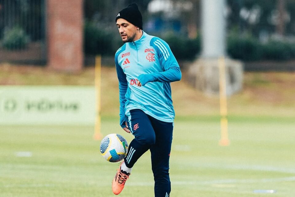 Arrascaeta em treino pelo Flamengo