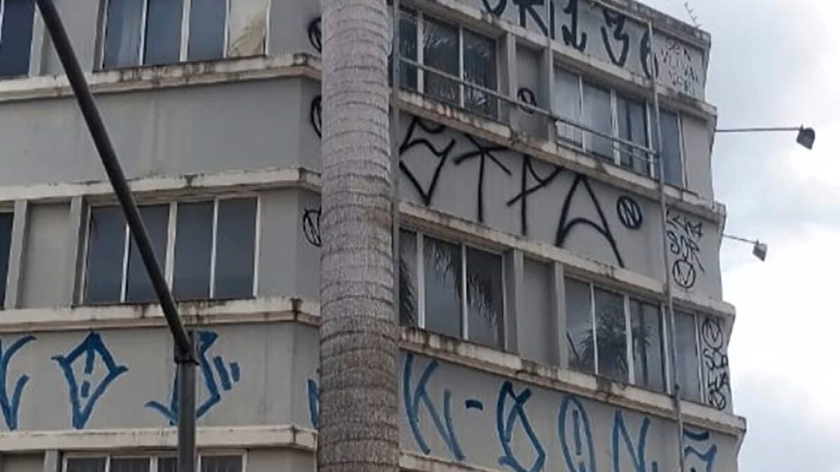 Polícia investiga pichações em prédios de Goiânia