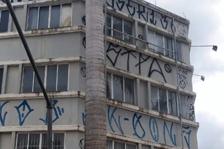 Polícia investiga pichações em prédios de Goiânia