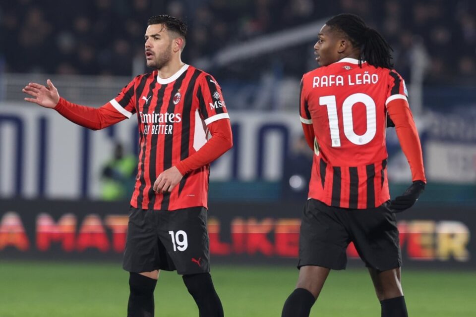 Theo Hernández e Rafael Leão em jogo pelo Milan