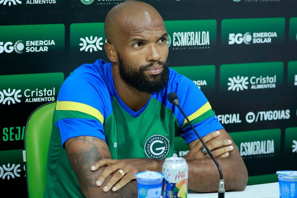 Messias em coletiva no Goiás