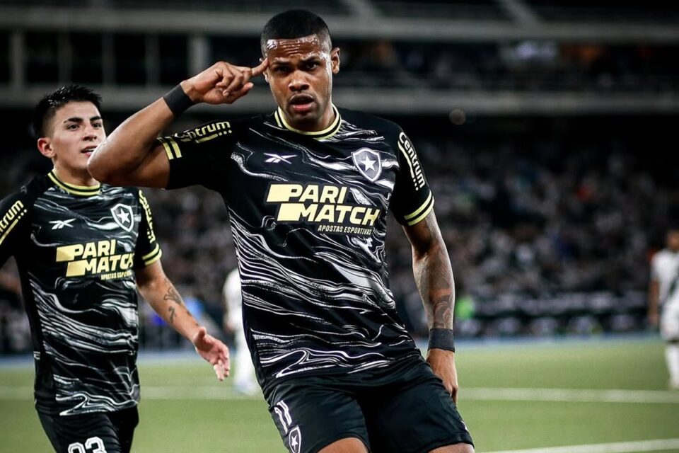 Júnior Santos em jogo pelo Botafogo