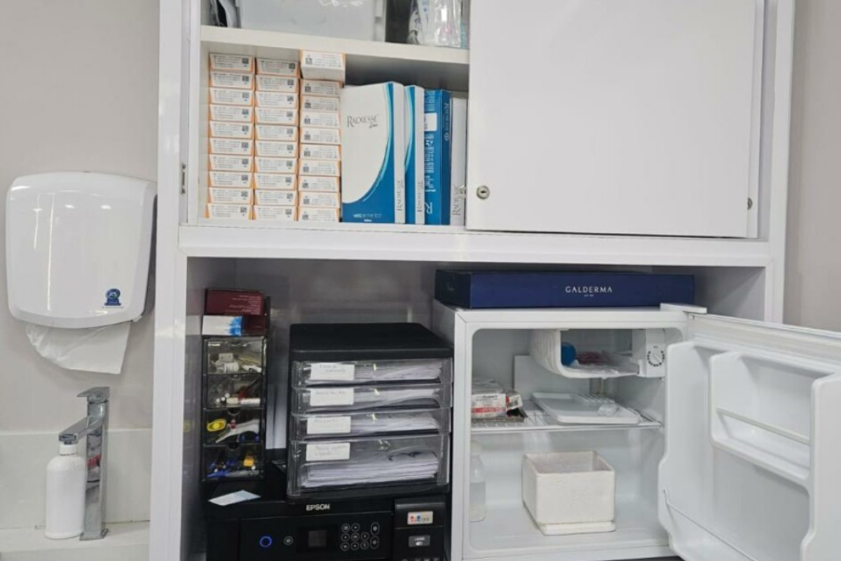 A Polícia Civil e a Vigilância Sanitária encontraram diversas irregularidades na clínica (Foto: Divulgação PCGO)