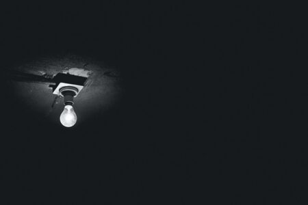 Justiça recebe denúncia do MP contra berçário acusado de deixar bebês no escuro